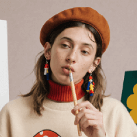 Miniatura de baja calidad de una artista con boina