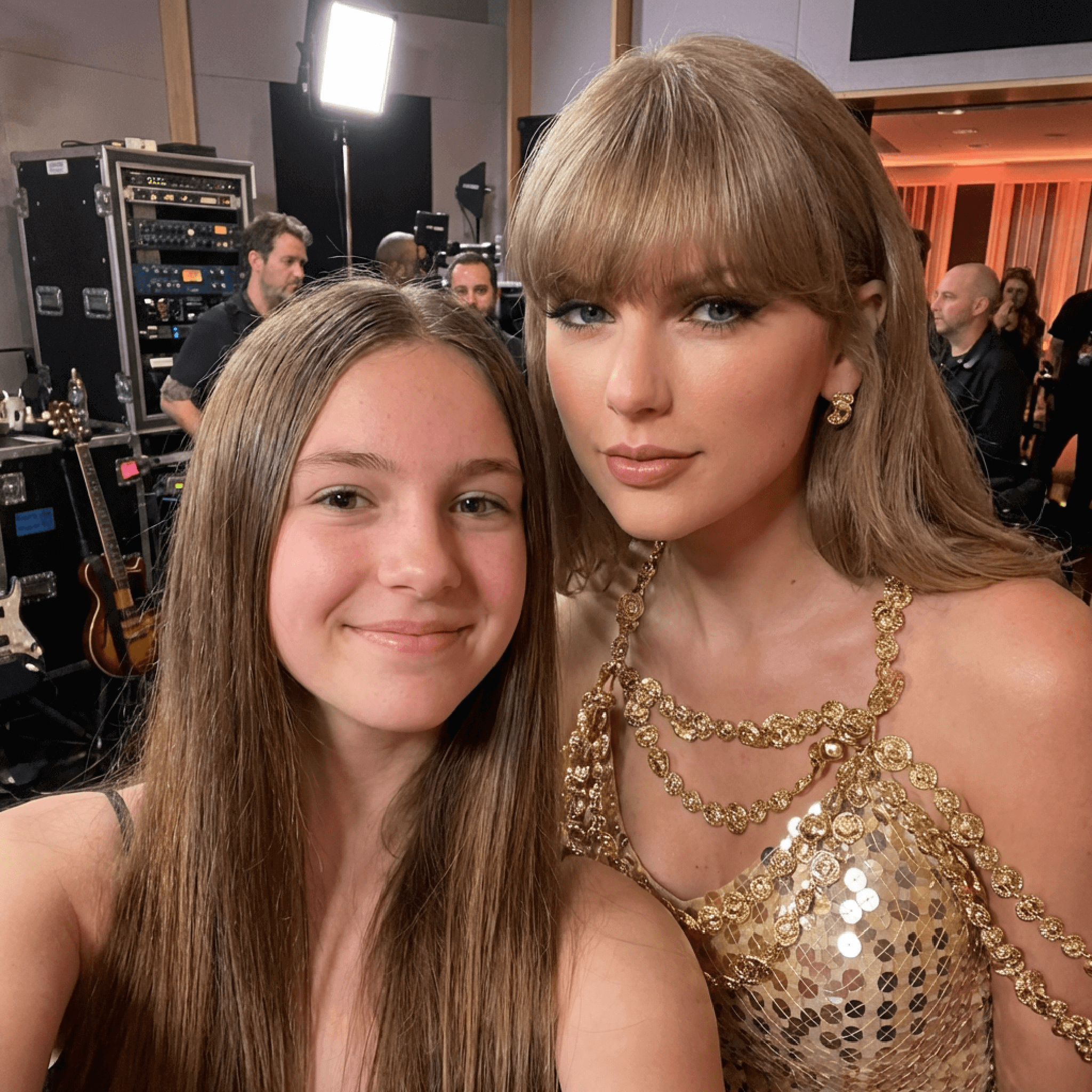 [Click to Try] Selfie with Taylor Swift
